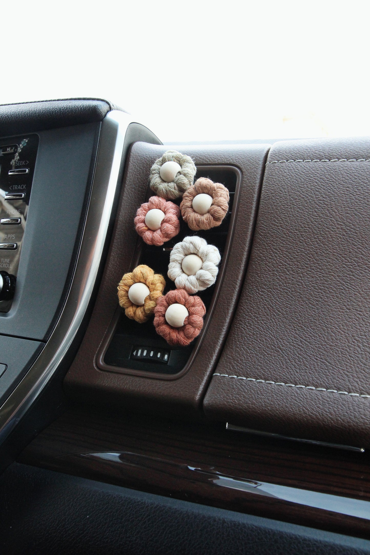 Daisy car air vent diffuser